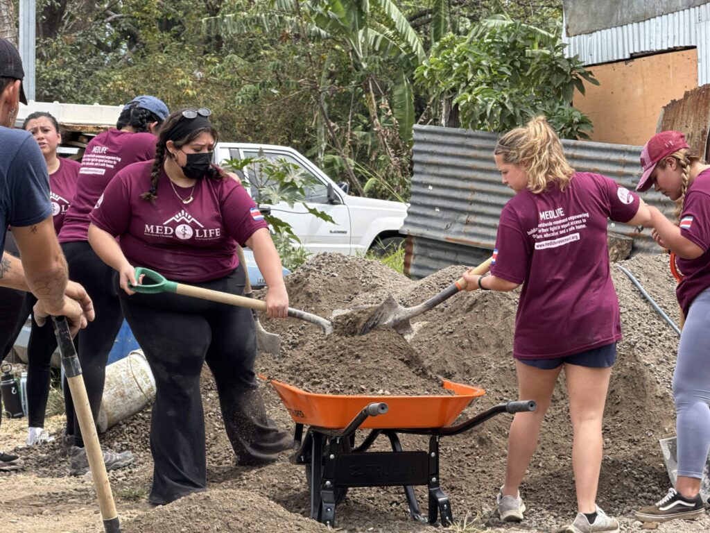 construction volunteer abroad